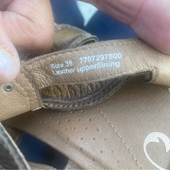 Darkwood Touch woman’s 39 (8.5) lace-up shoes gold metallic. Padded inside le - Picture 9 of 9